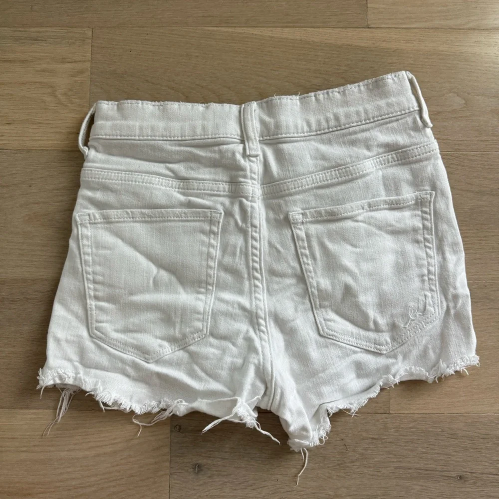 Express 00 white ripped stretchy denim shorts - Picture 7 of 7
